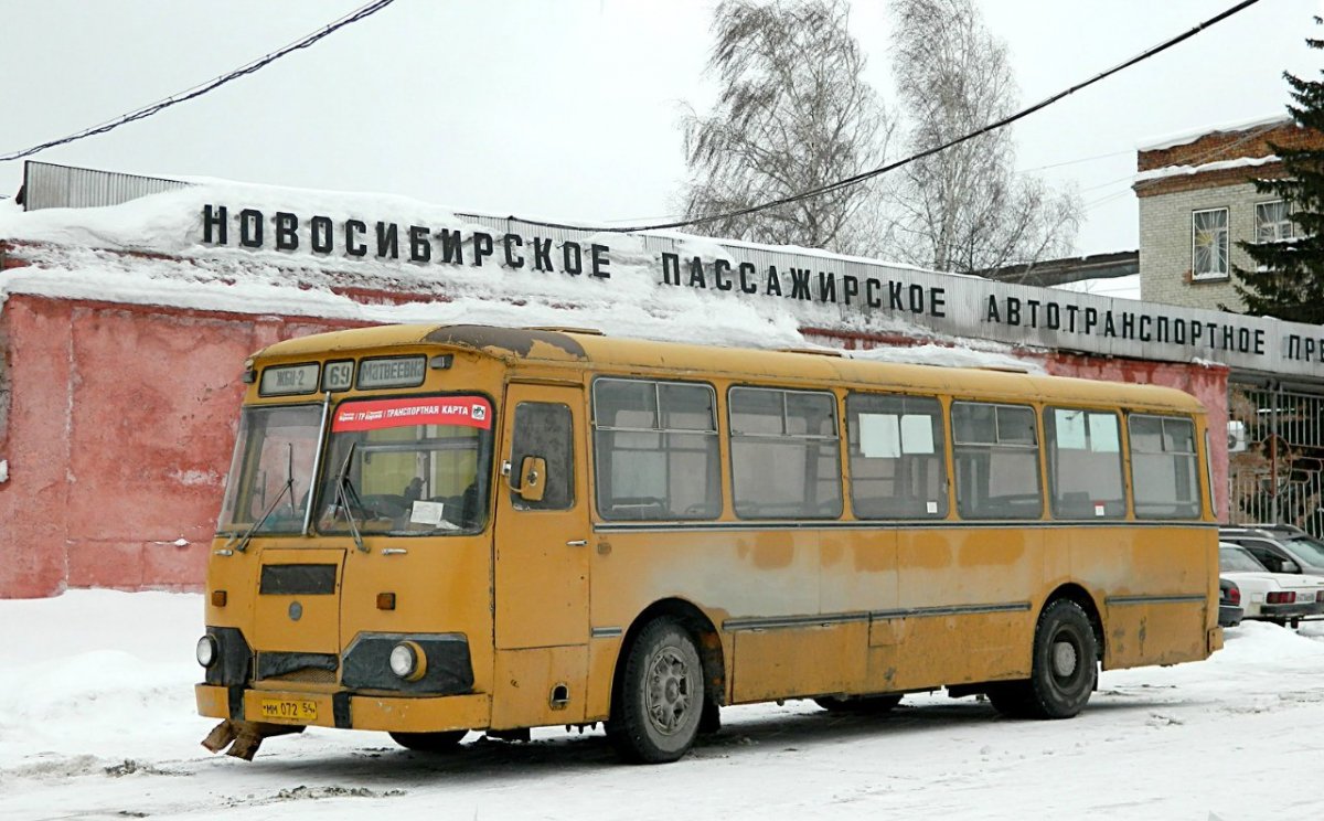 Раритетный автобус вышел снова на маршрут в Новосибирске